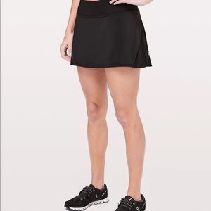 LULULEMON women’s Play Off the Pleats Skirt- size 6, black